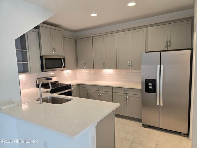 Building Photo - 817 Cherry Elm Dr