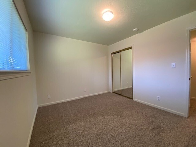 Building Photo - Great 3 bedroom 1 bathroom Duplex in Sacra...