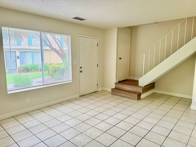 Building Photo - $2,790 / 2 BR - FULLY REMODELED TOWNHOME IN HAYWARD