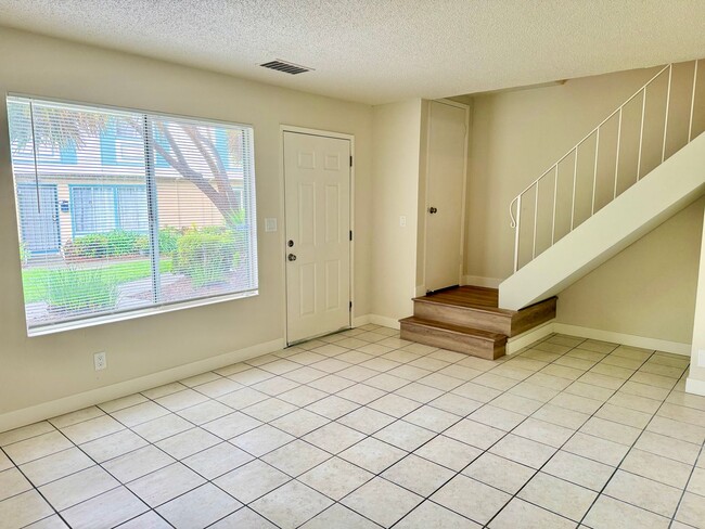 Building Photo - $2,890 / 2 BR - FULLY REMODELED TOWNHOME IN HAYWARD