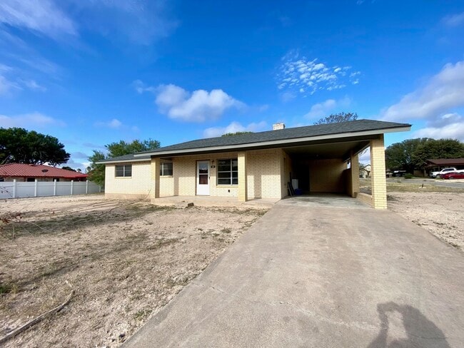 Building Photo - 114 Rhonda Dr