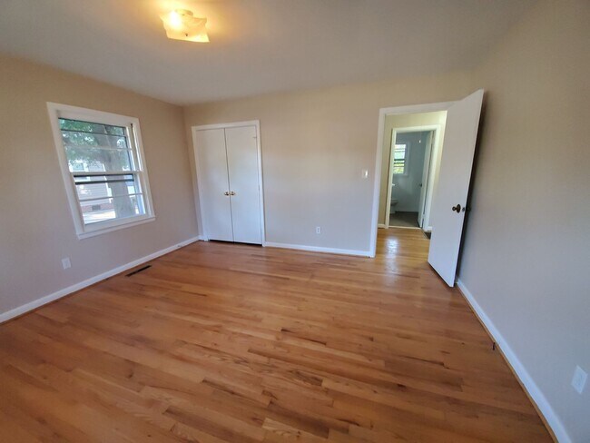 Building Photo - 525 Terry Cir