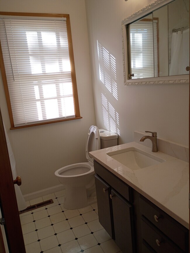 Building Photo - 12504 E 33rd St S