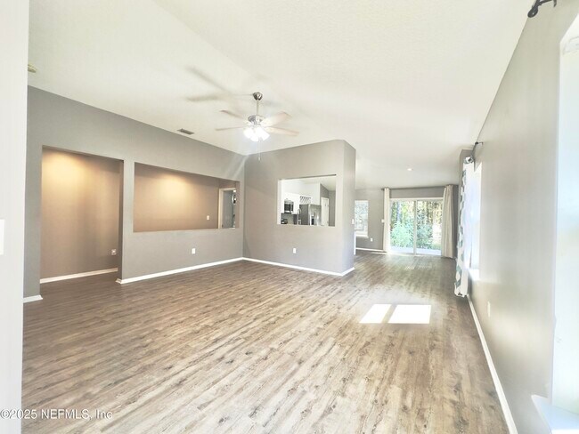 Building Photo - 204 Candlebark Dr