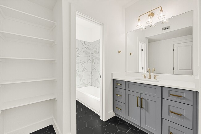 Building Photo - 409 Alvia Run Ln