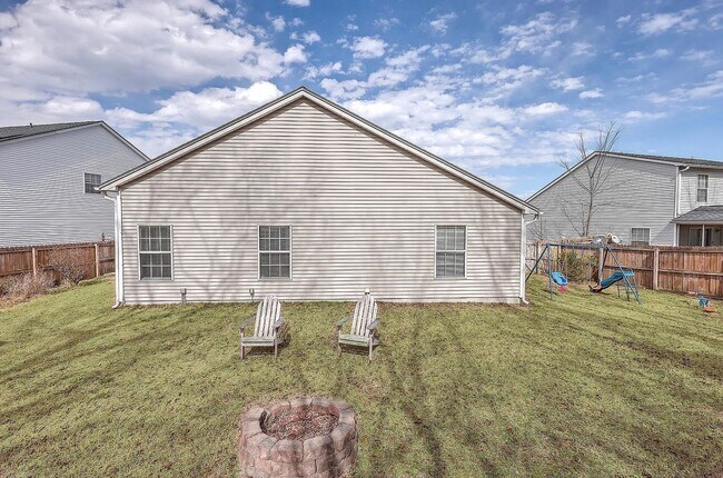 Building Photo - Spacious Living in Goose Creek