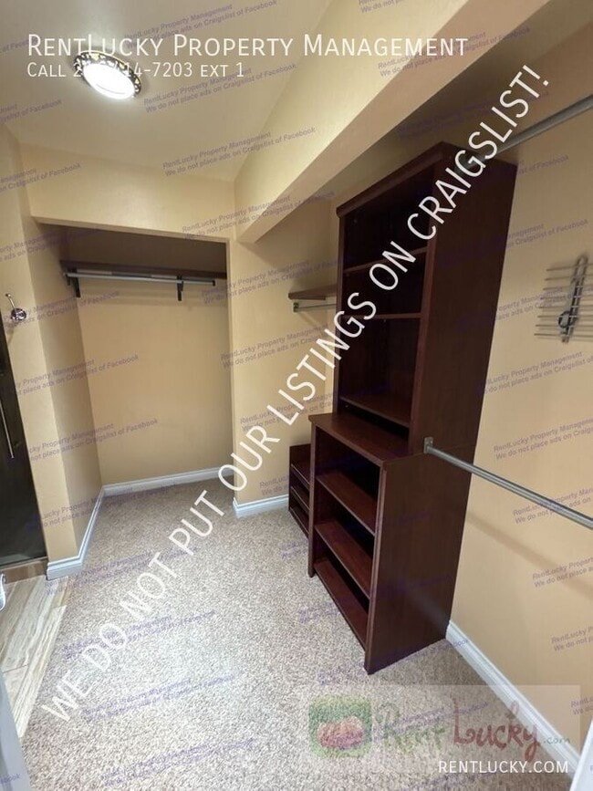 Building Photo - 12721 NE 129th Ct