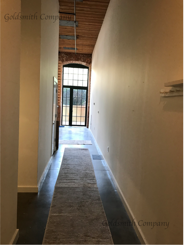 Building Photo - Spacious 1-Bed Condo in Downtown Greenville"