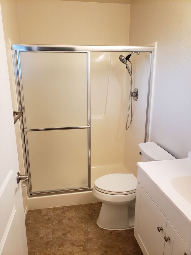 Building Photo - Charming single-family home in Redding