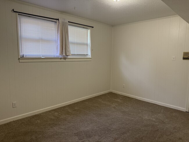 Building Photo - 423 Kendall Rd