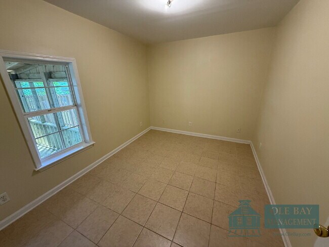 Building Photo - Nice 5 bedroom , 3 bath home located in Mobile.  All approved applications are subject to an 18-m...
