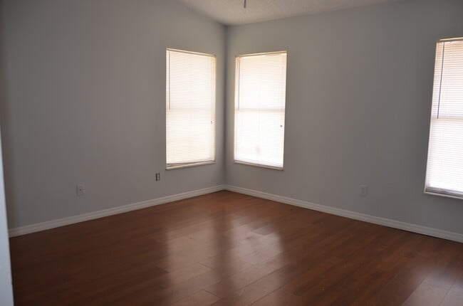 Building Photo - 1316 Holly Springs Cir