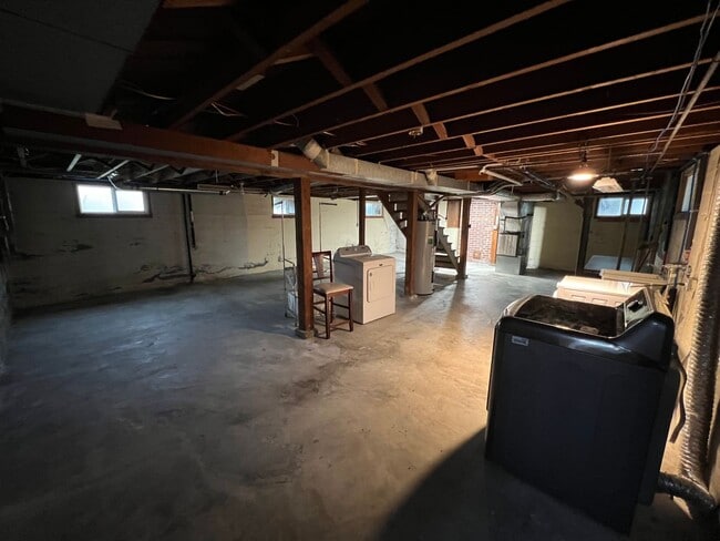 Building Photo - 2416 E 11th St