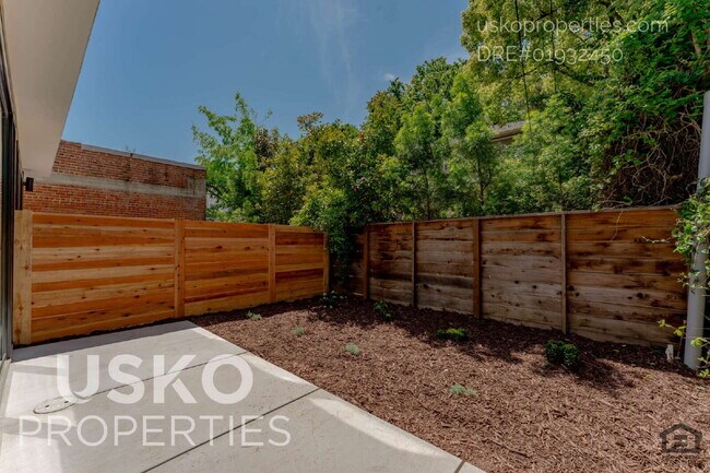 Building Photo - "Charming 1-Bedroom Unit in Sacramento's H...