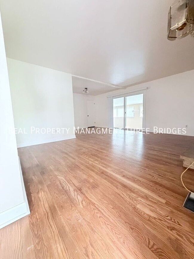 Building Photo - 90 Canisius Ln