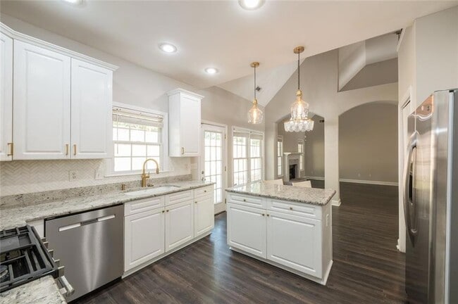 Building Photo - 1512 Fallen Leaf Ct SW