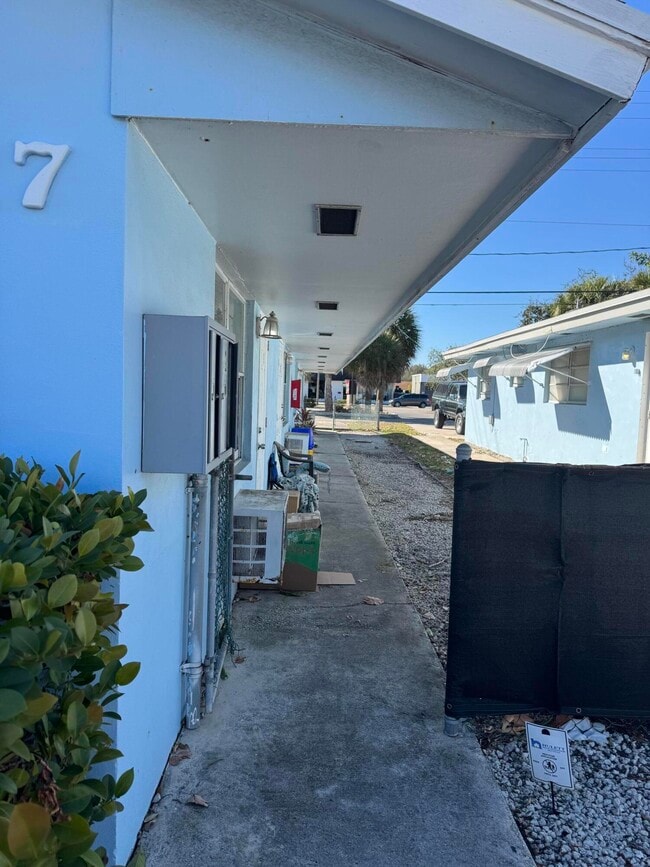 Building Photo - 1417 N J St