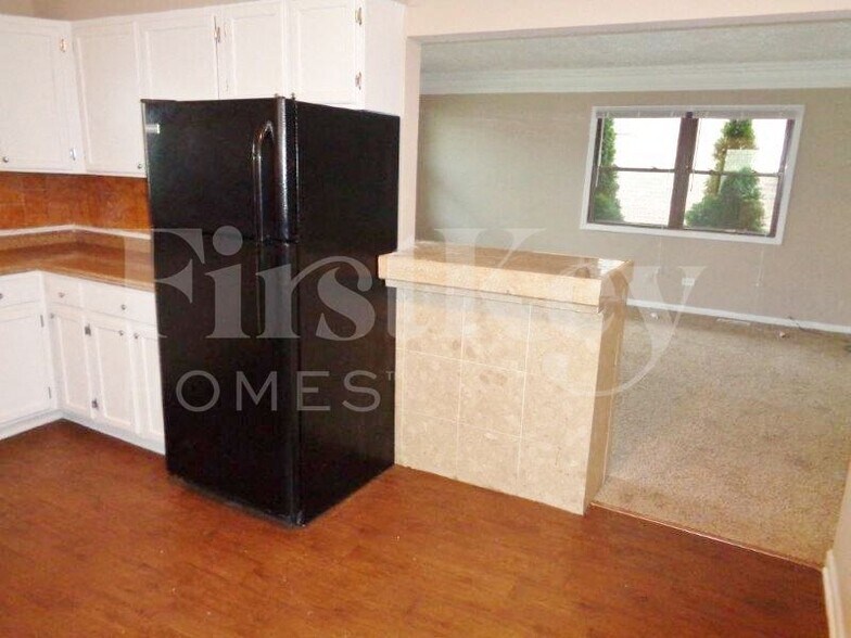 Building Photo - 2337 121st St