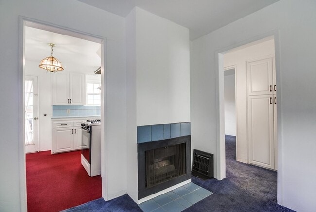 Building Photo - Price drop! Cozy Home Between Mission Beac...