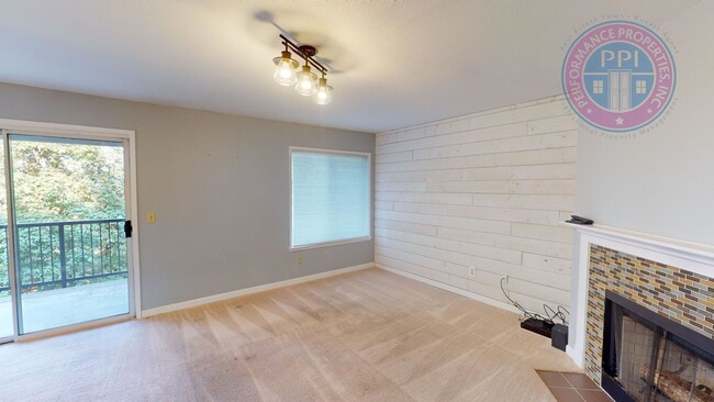 Building Photo - West Linn - Linnwood Heights, Stylish Condo, Gym, Pool & Hot Tub / Cable, W,S,G Included In The Rent