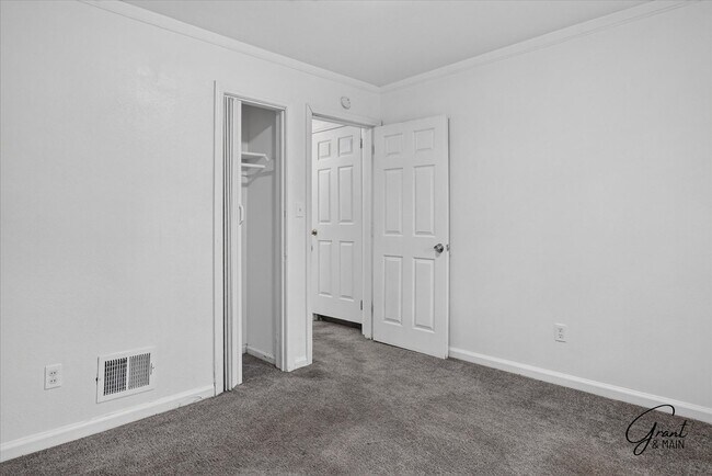 Building Photo - 14800 Tacoma St