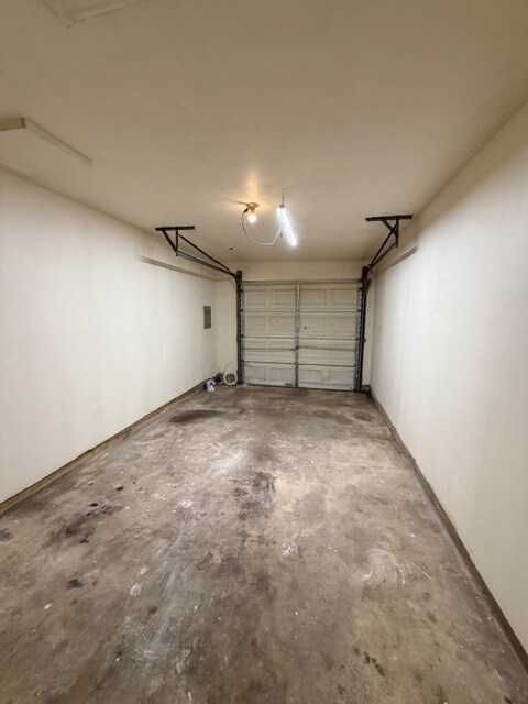 Building Photo - 21 Stephanie Dr