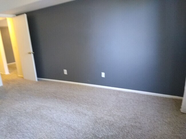 Building Photo - Awesome 2 Bedroom 2 Bath Condo w/ Garage P...