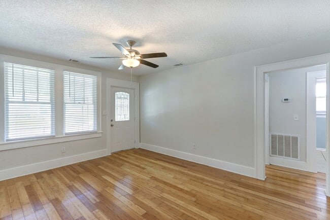 Building Photo - Four Bedroom - Two Bathroom - Single Famil...