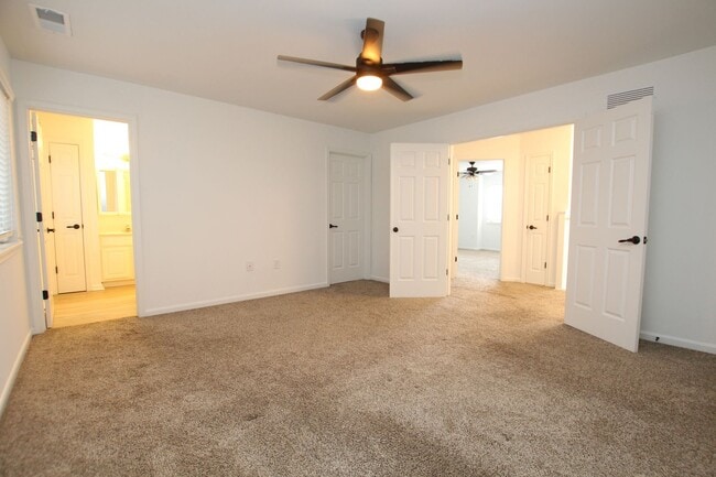 Building Photo - Updated 3Bed 3Bath Townhouse in Plantation East