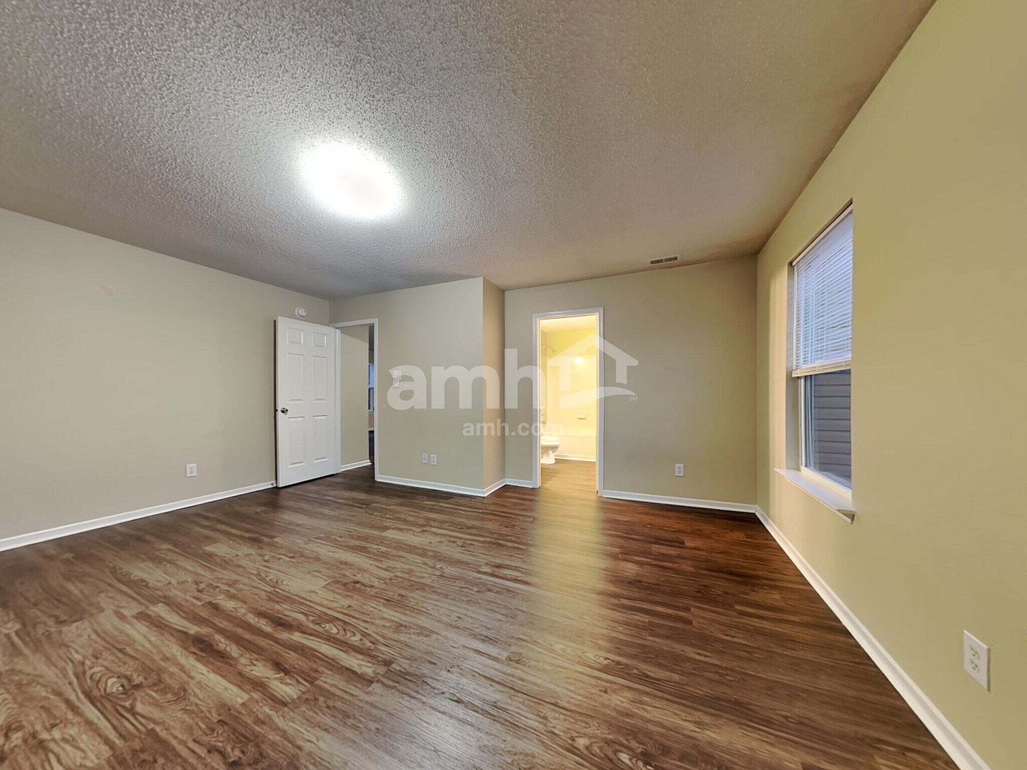 Building Photo - 15135 Fawn Hollow Ln