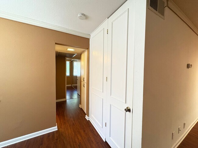 Building Photo - Modern Condo in Prime College Area Location