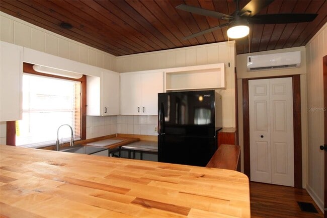 Building Photo - 5231 Calle De Costa Rica