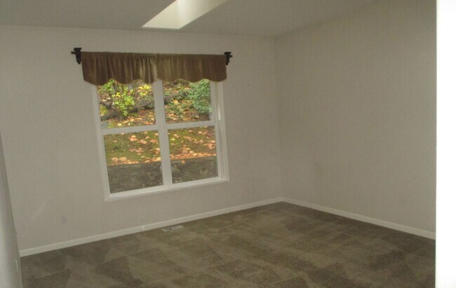 Building Photo - *PENDING APP**$250 Move In Special**Beautiful 3 Bed 3 Bath Home in Gig Harbor
