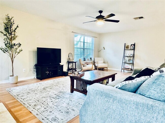 Building Photo - 1208 Tremont Dr