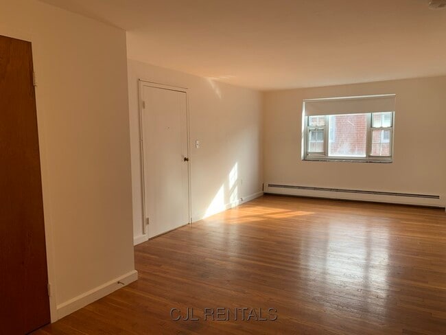 Building Photo - 6 Harris Cir