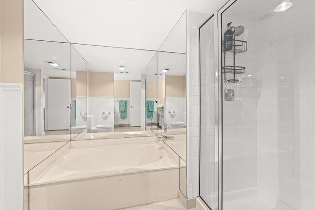 Building Photo - 5 Westgate Ln