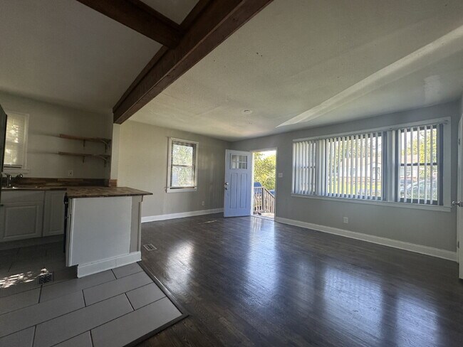 Building Photo - Charming Chilhowee Hills Cottage – Vintage Character Meets Modern Updates, Pets Welcome!