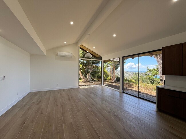 Building Photo - Newly Renovated 4 Bedroom Residence in La Jolla