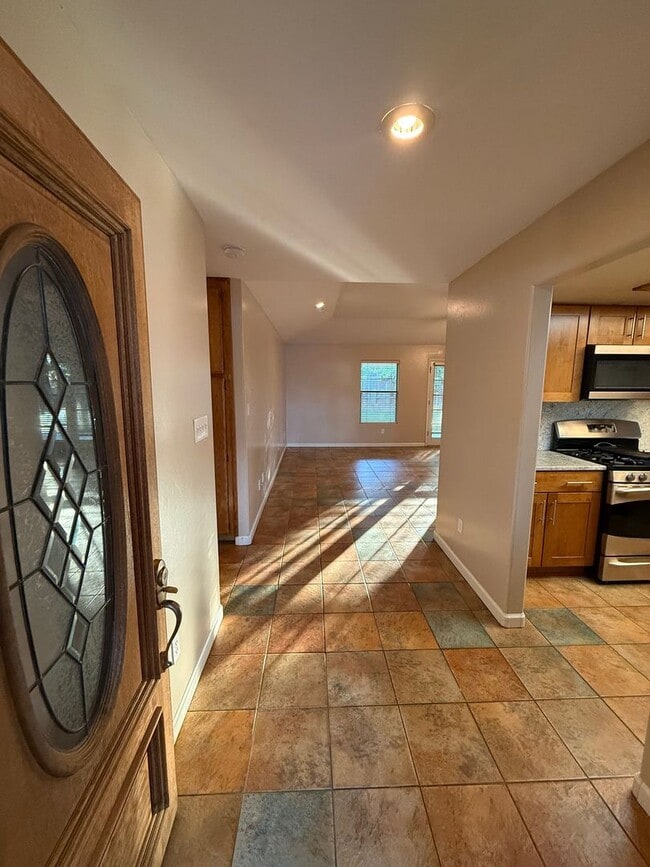 Building Photo - Charming 3-Bedroom Home in North Campus Park