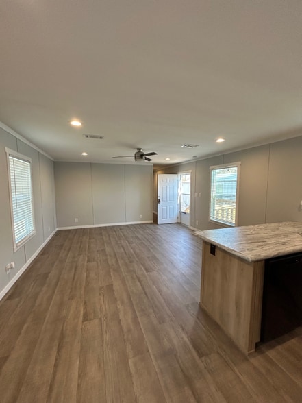 Building Photo - 3000 S 9th Ave