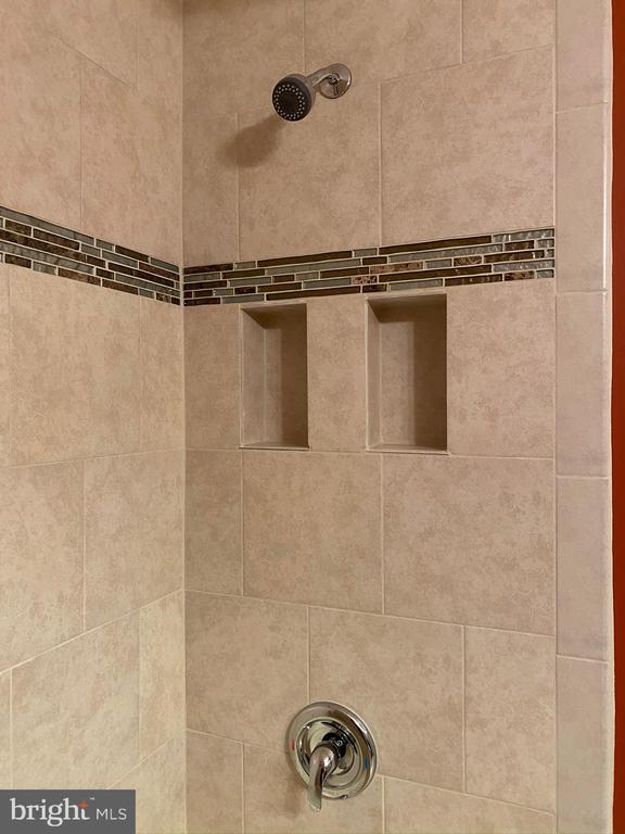 Building Photo - 7684 Green Garland Dr