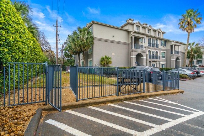 Building Photo - 7500 Kirby Dr