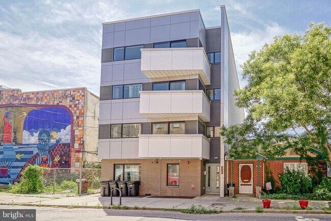 Building Photo - 1710 Cambridge St