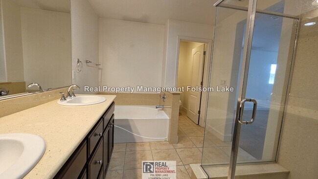 Building Photo - 3 Bed 3 Bath + Loft | EV Charger | Large Private Patio | Rivage in the Parkway
