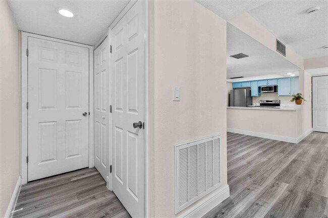 Building Photo - 500 Treasure Island Causeway