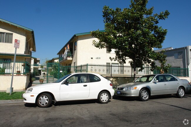Building Photo - 4375 Ventura Canyon Ave