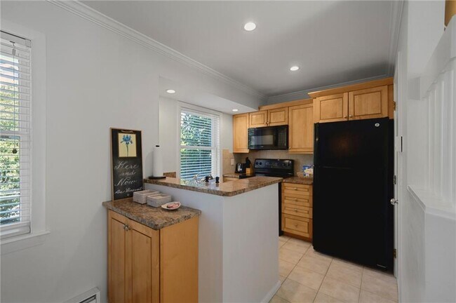 Building Photo - 364 Bellevue Ave