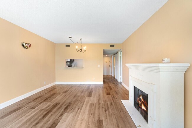 Building Photo - 12015 Greenway Cir S