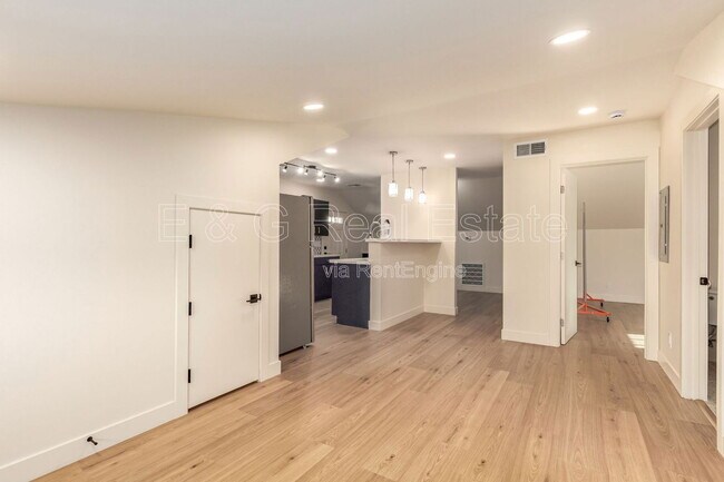 Building Photo - 125 N 11th Ave