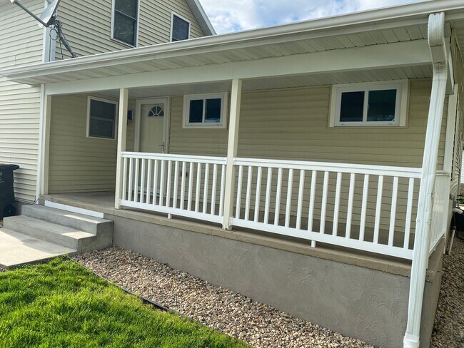 Building Photo - 133 Fifth St